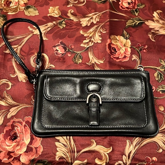 COACH LEATHER WRISTLET - Picture 1 of 7